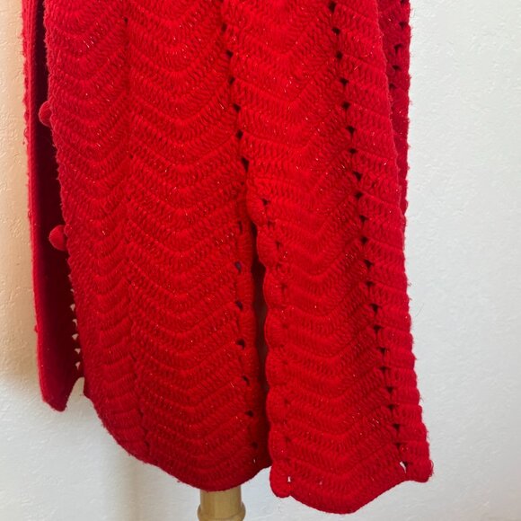 Red hand crocheted sweater cape SZ L - buttons Gold metallic threads throughout - Picture 4 of 6